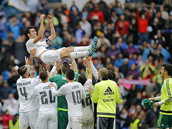 Real Madrid fans give Ãlvaro...